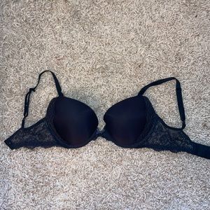 Victoria’s Secret 32DD Push Up Bra